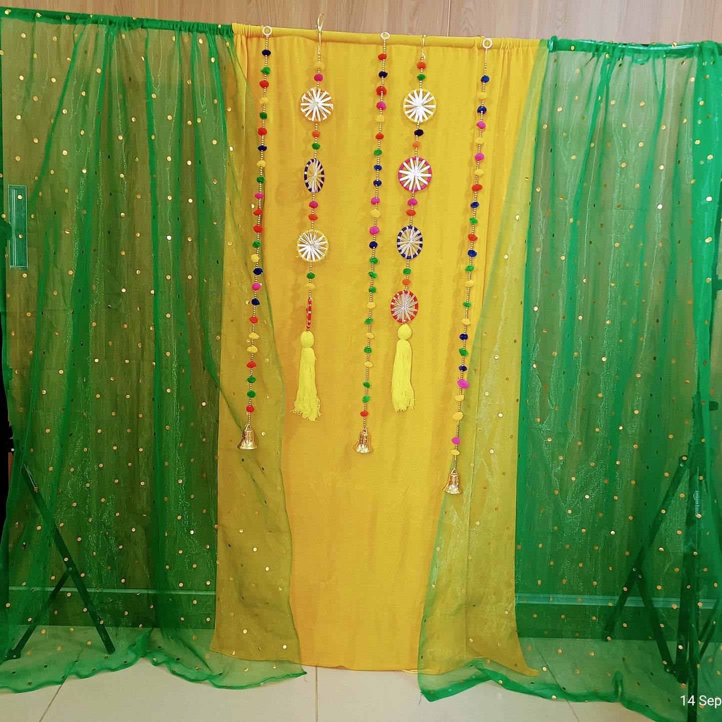 Festive Backdrop DIY Kit - Yellow and Green